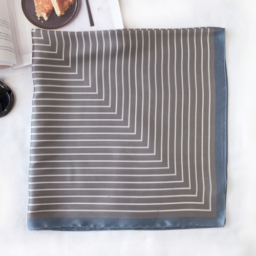 картинка Платок шелковый в тонкую полоску от магазина LonnaMag