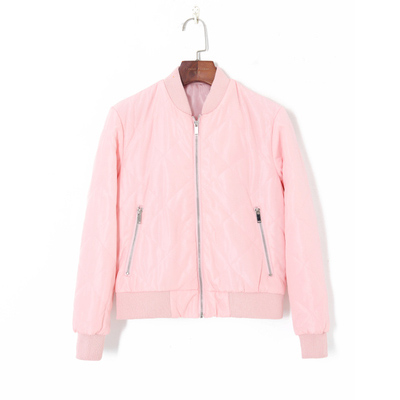 Картинка Бомбер стеганый ромбами подклад в цвет 2 кармана на молнии от магазина LonnaMag