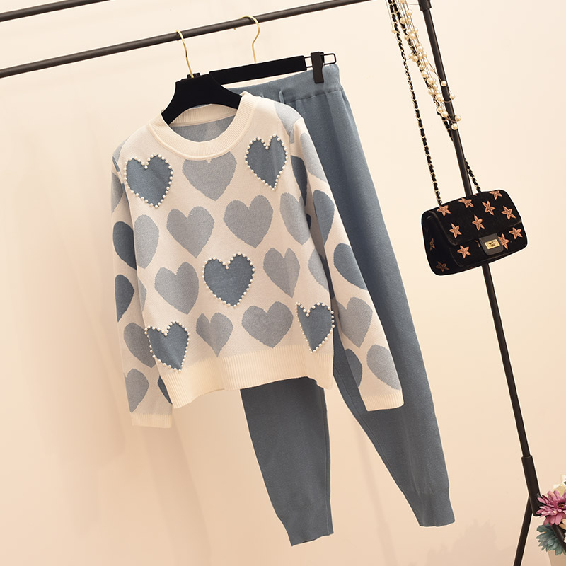 Картинка Костюм трикотажный джемпер сердечки вокруг жемчужины + брюки от магазина LonnaMag
