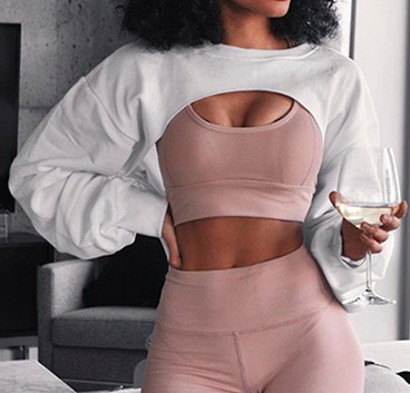 Картинка Худи короткое спереди большой вырез под грудь от магазина LonnaMag