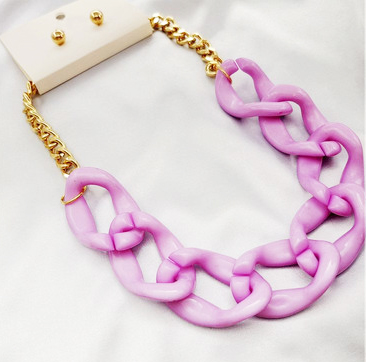 картинка Цепь цветной пластик и золотые звенья + гвоздики-шарики от магазина LonnaMag