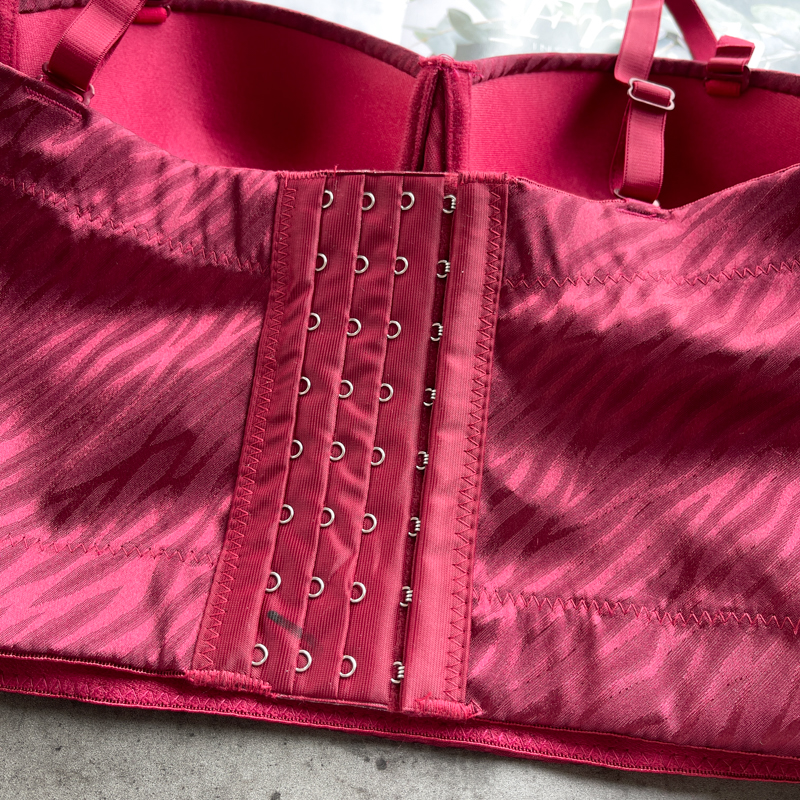 Картинка Топ корсет с чашками принт зебра атлас от магазина LonnaMag