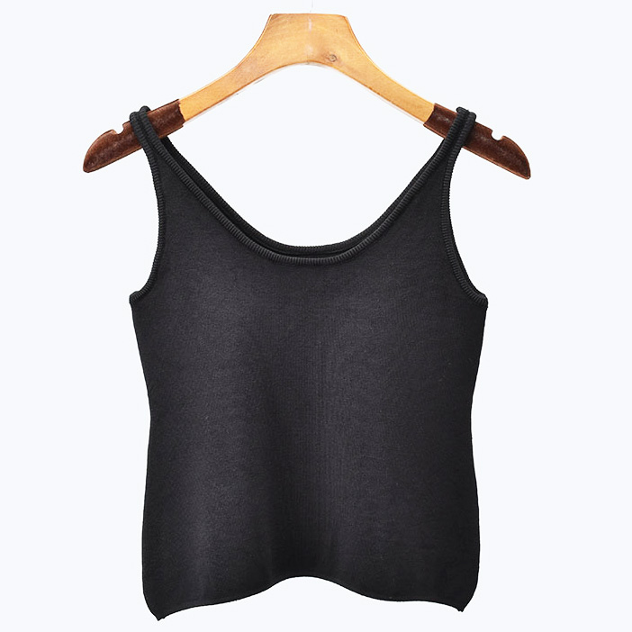 Картинка Топ майка черный трикотаж круглая пухлая окантовка от магазина LonnaMag