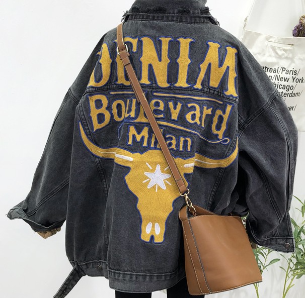 Картинка Джинсовка oversize на спине вышивка надпись и голова быка от магазина LonnaMag