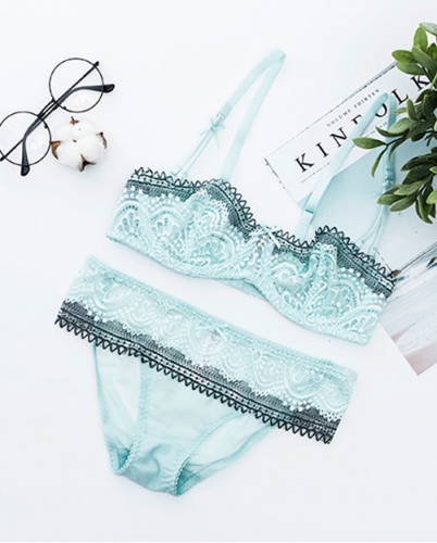 Картинка Комплект лиф кружево + трусы широкая зигзаг резинка от магазина LonnaMag