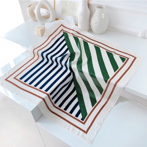 картинка Платок шелковый полосы перпендикулярно от магазина LonnaMag