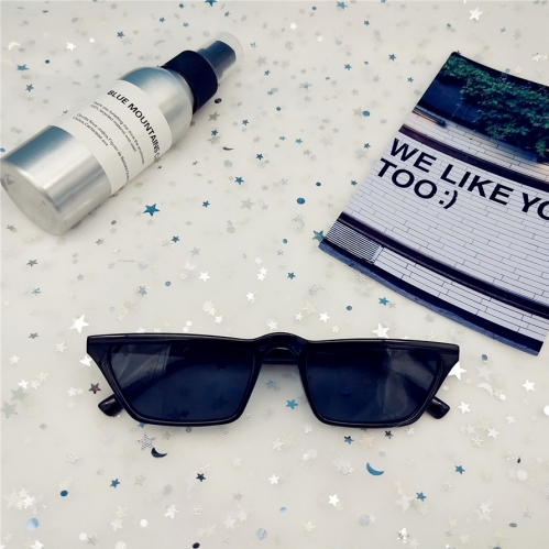 картинка Очки узкие с контрастной полоской сверху от магазина LonnaMag