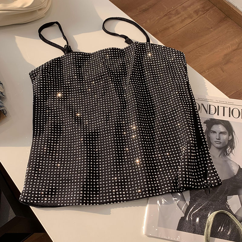 Картинка Топ майка полностью в стразах тонкие лямки от магазина LonnaMag