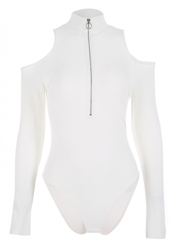 Картинка Боди с замком впереди и вырезами на плечах от магазина LonnaMag