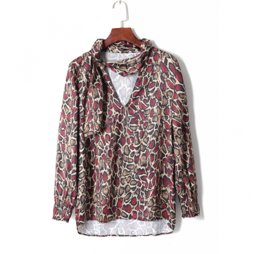 Картинка Блуза змеиный лео принт шарфик с пряжкой от магазина LonnaMag