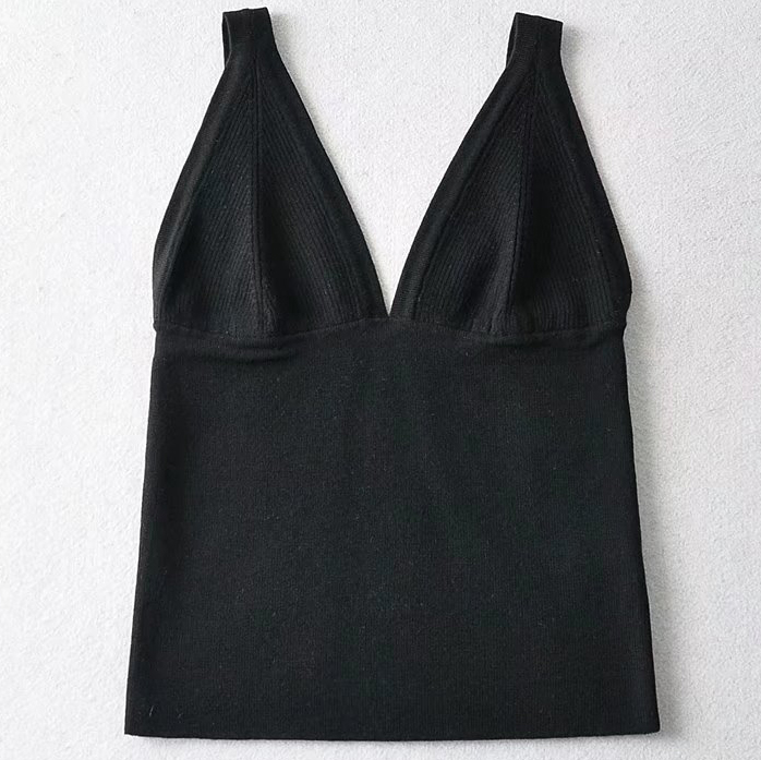 Картинка Топ V вырез рубчик на чашках от магазина LonnaMag