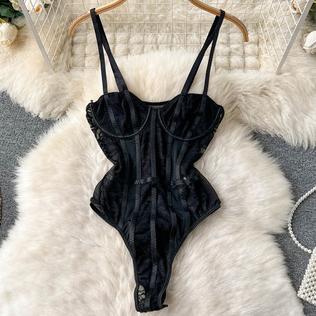 Картинка Боди сетка полосы кружево акцент на груди регулируемые лямки от магазина LonnaMag