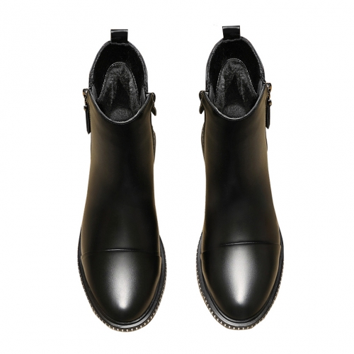 картинка Полусапожки зубчики в подошве 2 молнии 4 заклепки в виде болта от магазина LonnaMag