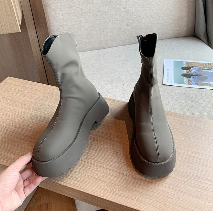 картинка Ботинки толстая подошва сзади замок шов по середине эко кожа от магазина LonnaMag