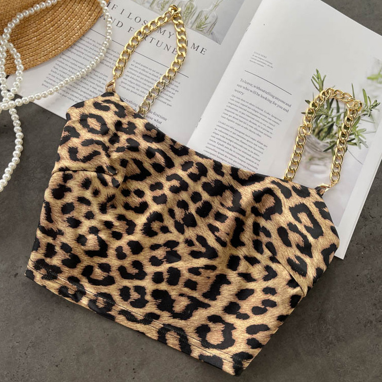 Картинка Топ лямки крупные золотые цепи принт лео от магазина LonnaMag