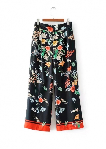 Картинка Штаны цветы красная окантовка от магазина LonnaMag