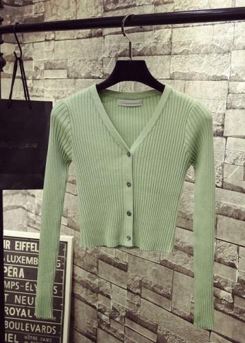 Картинка Кардиган короткий трикотаж 4 перламутр пуговицы от магазина LonnaMag