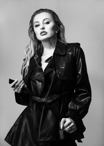 Картинка Куртка-плащ кожзам с ружейным клапаном от магазина LonnaMag