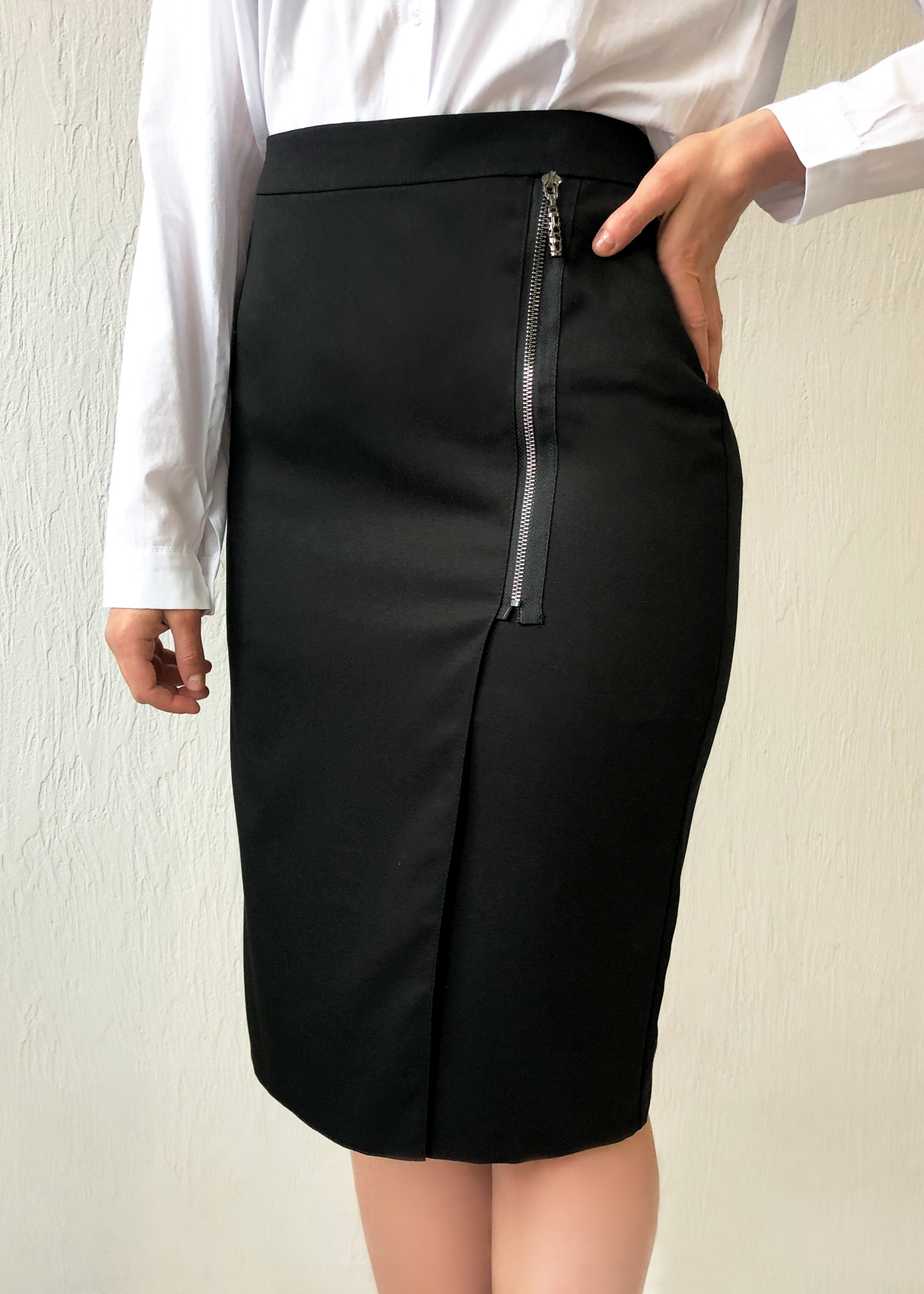 Картинка Юбка карандаш на запах с молнией сбоку plus size от магазина LonnaMag