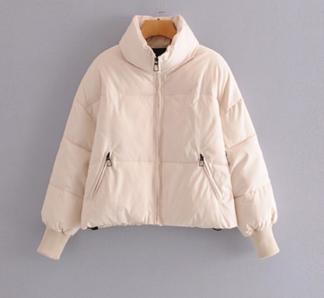 Картинка Куртка однотонная высокий ворот резинка на рукавах 2 кармана спереди от магазина LonnaMag