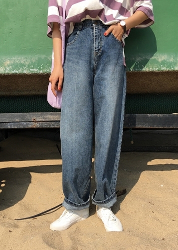 Картинка Джинсы бойфренды широкие от магазина LonnaMag