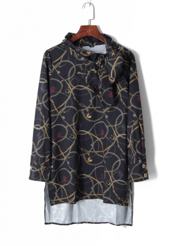 Картинка Длинная блуза большой бант на шее принт цепи и ремни от магазина LonnaMag