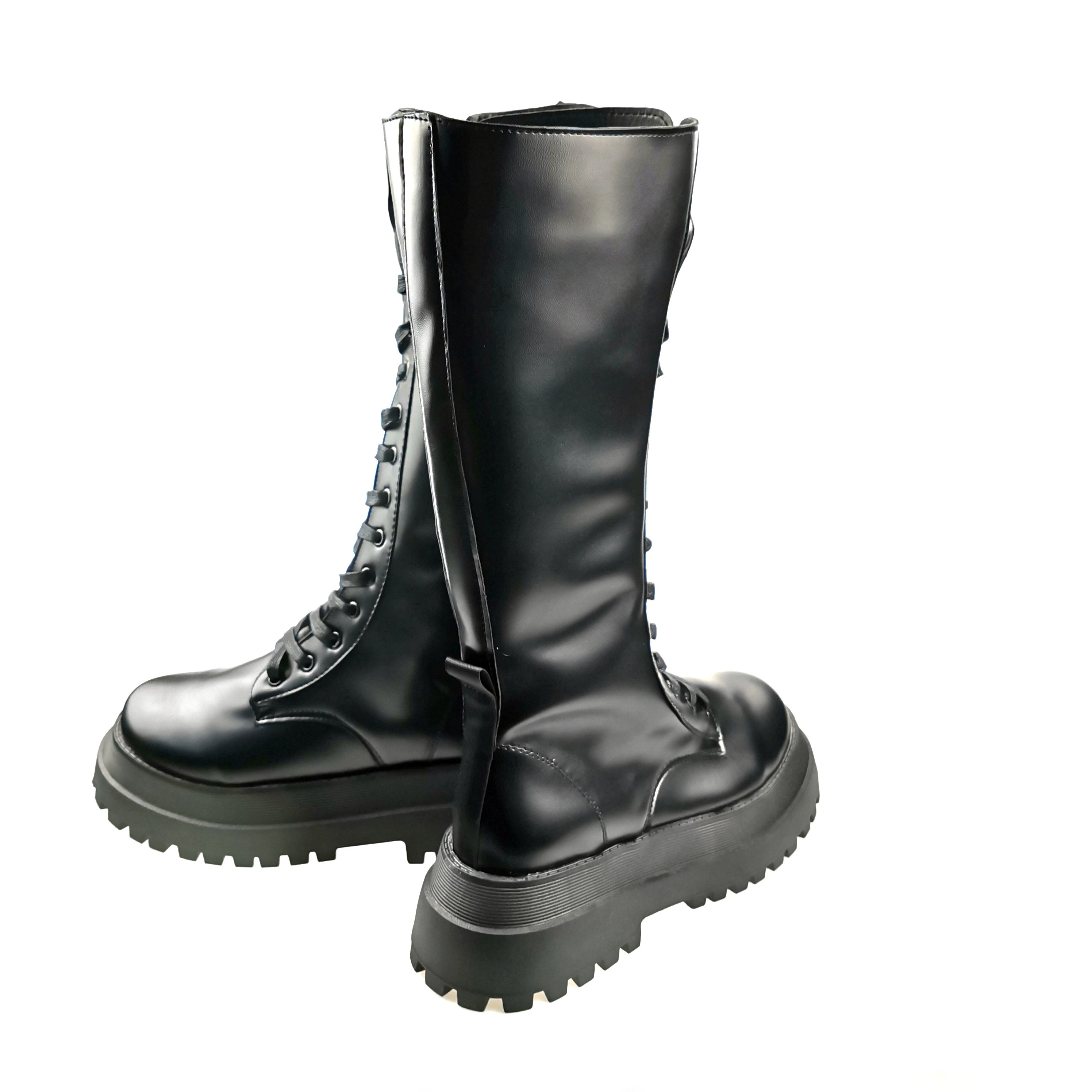 картинка Сапоги на шнуровке и молнии расширяющаяся подошва от магазина LonnaMag