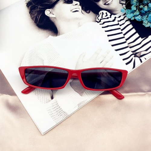 картинка Очки прямоугольные цветные в пластик оправе от магазина LonnaMag