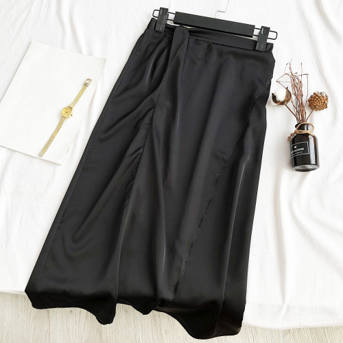 Картинка Шелковая юбка миди запахом от магазина LonnaMag