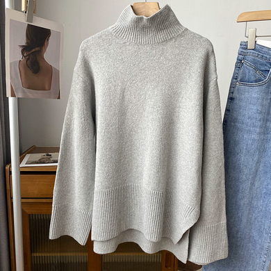 Картинка Свитер oversize ворот стойка в рубчик широкий рукав по бокам разрезы  от магазина LonnaMag