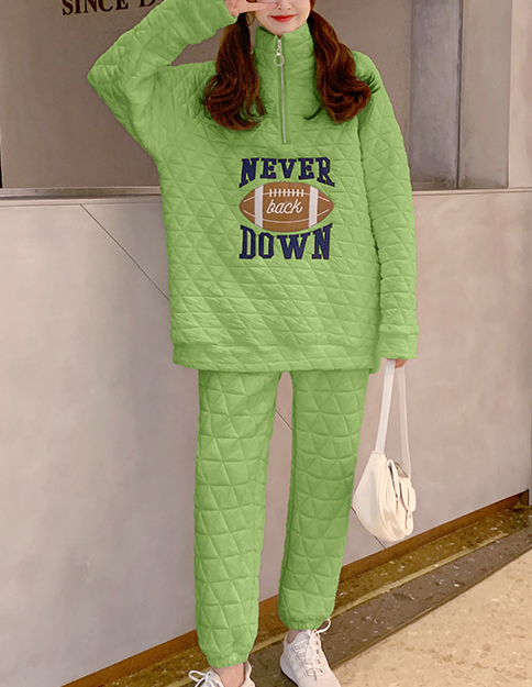 Картинка Костюм стеганный свитшот с высоким воротом + брюки принт мяч never down от магазина LonnaMag