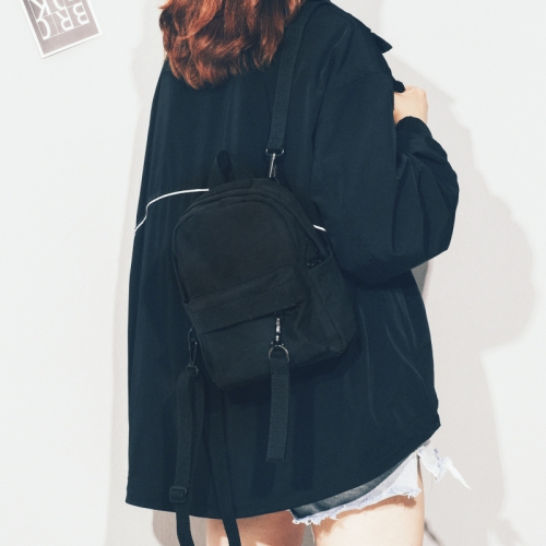 картинка Рюкзак нейлоновый с большим хлястиком на замке от магазина LonnaMag