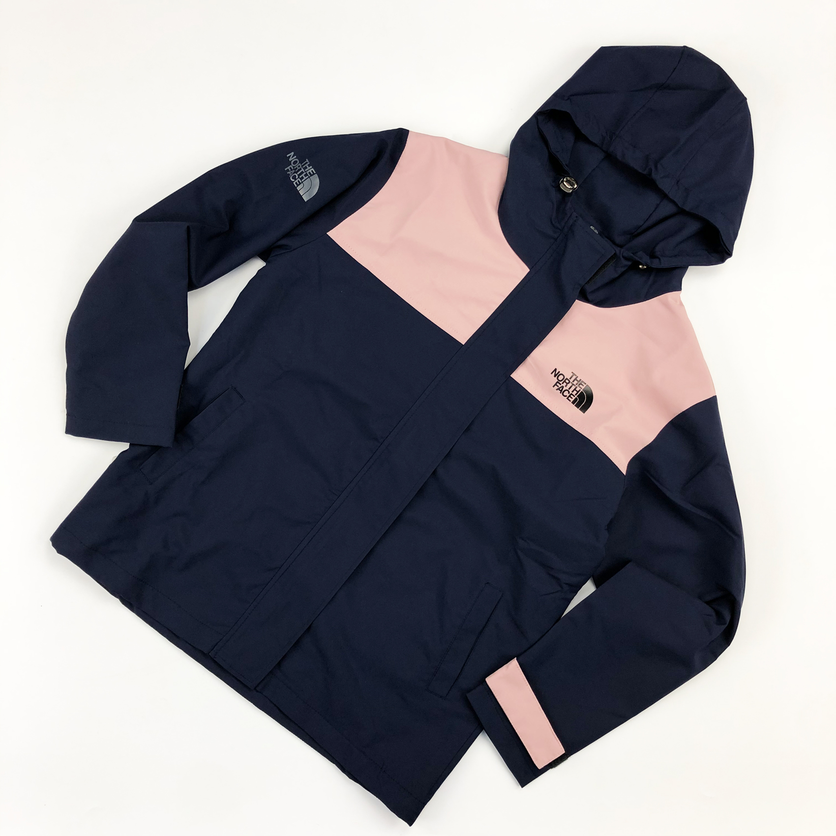 Картинка Ветровка THE NORTH FACE выворачивается в сумку от магазина LonnaMag