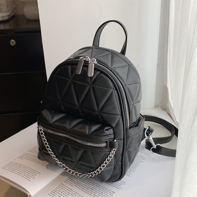 картинка Рюкзак эко-кожа стеганный треугольниками цепь на кармане от магазина LonnaMag