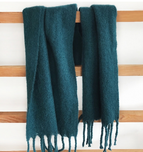 картинка Шарф теплый шерсть толстая бахрома от магазина LonnaMag