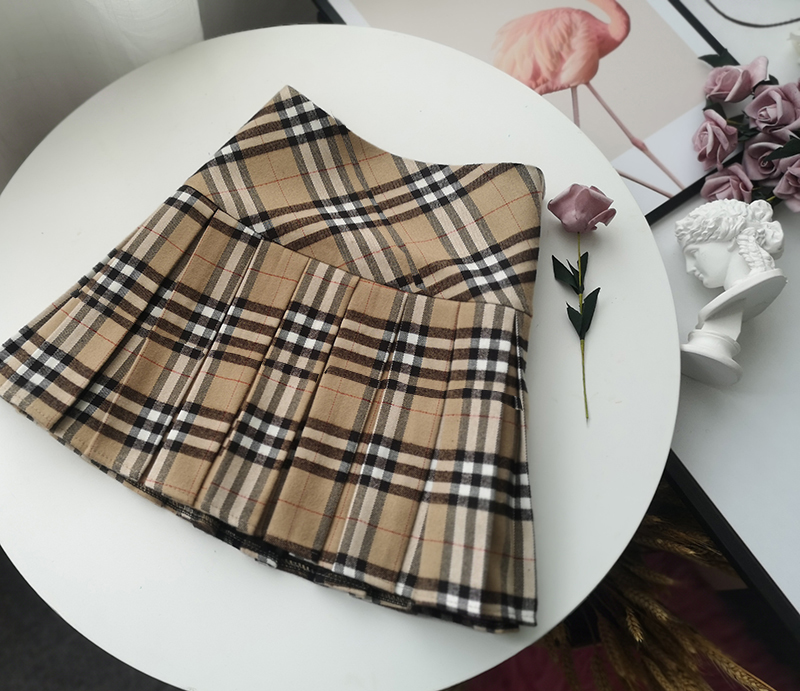 Картинка Юбка в складку бежевая клетка burberry - мини от магазина LonnaMag