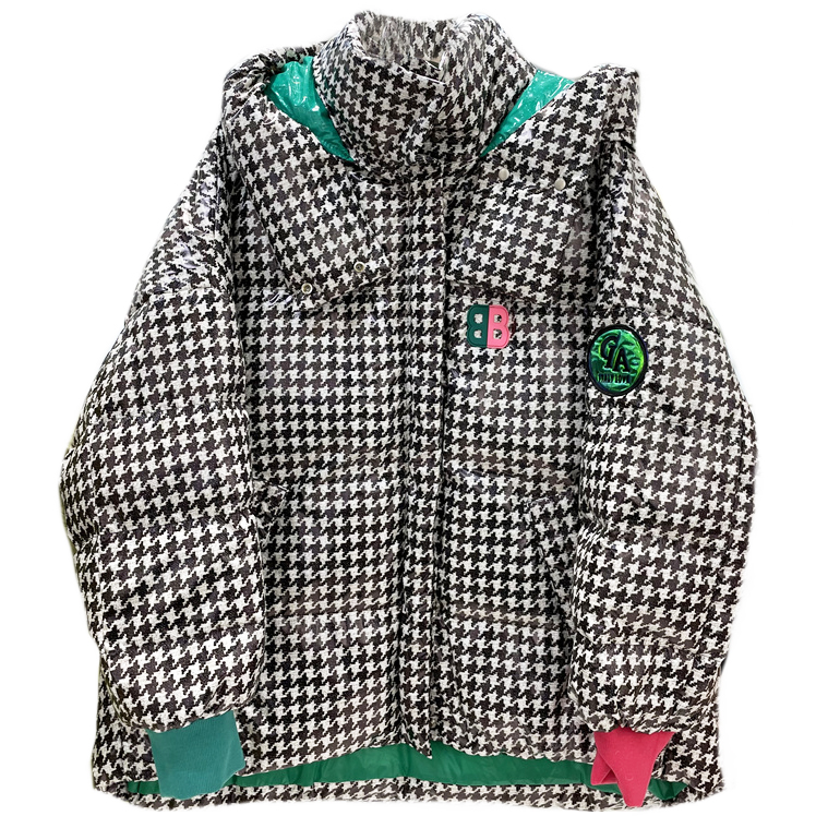 Картинка Пуховик воротник стойка + капюшон принт гусиная лапка с яркими акцентами  от магазина LonnaMag