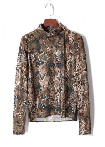 Картинка Водолазка блуза змеиный принт питон от магазина LonnaMag