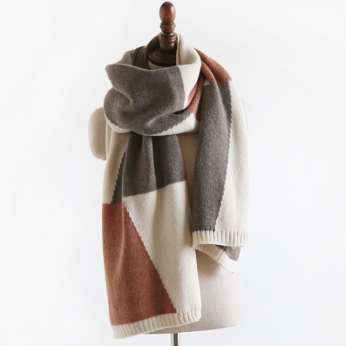 картинка Вязаный шарф колорблок от магазина LonnaMag