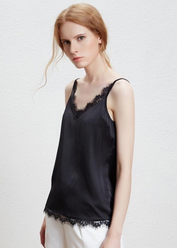 Картинка Майка комбинация сатин V-вырез кружево снизу и сверху от магазина LonnaMag