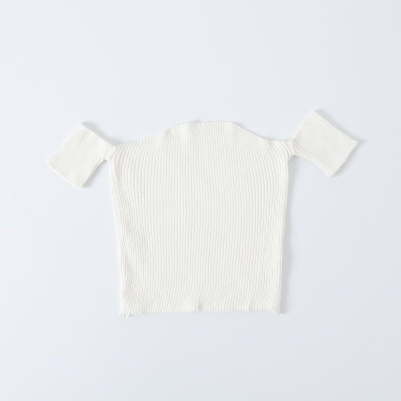 Картинка Топ трикотаж бандо пришиты маленькие полосы рукава от магазина LonnaMag