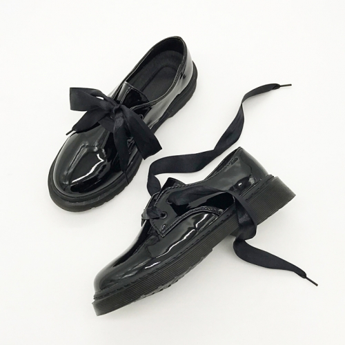 картинка Оксфорды лаковые атласные шнурки от магазина LonnaMag