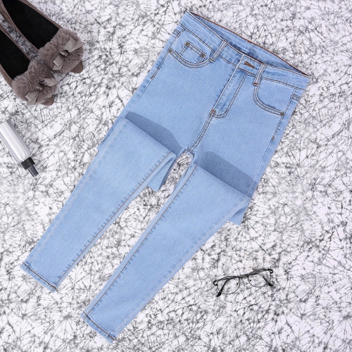 Картинка Джинсы высокая талия зауженные серебряная пуговица от магазина LonnaMag