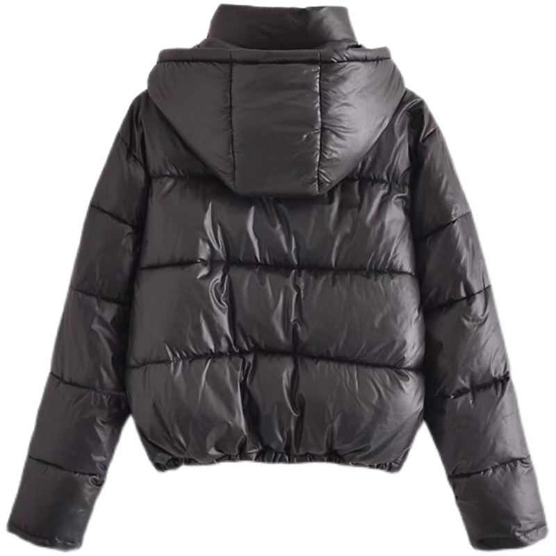 Картинка Куртка черная с капюшоном высокий ворот пуговицы в цвет от магазина LonnaMag