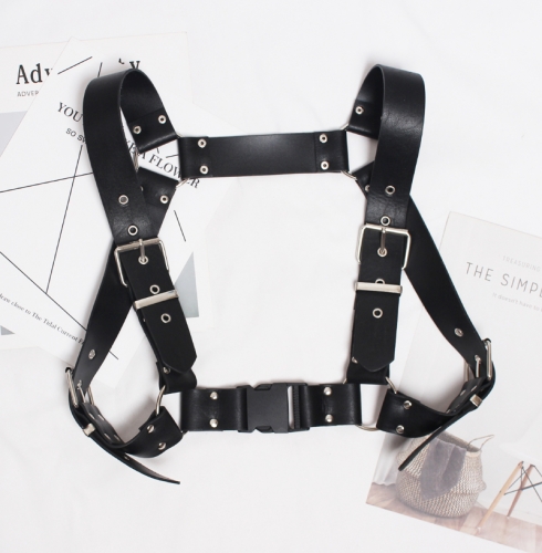 картинка Портупея с широкими лямками на карабине от магазина LonnaMag