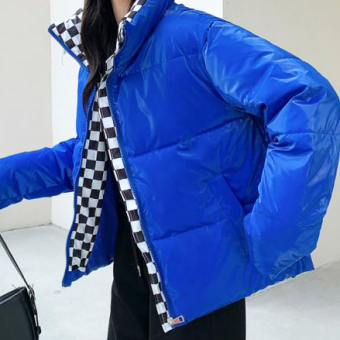 Пуховик короткий ворот стойка шахматная вставка блестящая ткань