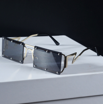 Очки прямоугольная линза поверх металл оправы дужки зигзагом