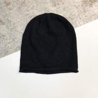 Тонкая шапка закрученный край