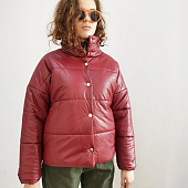 Картинка Пуховик короткий эко кожа золотые клепки от магазина LonnaMag