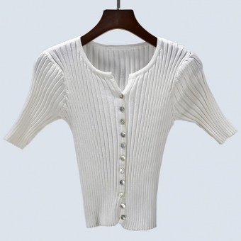 Топ футболка белый трикотаж перламутровые пуговицы